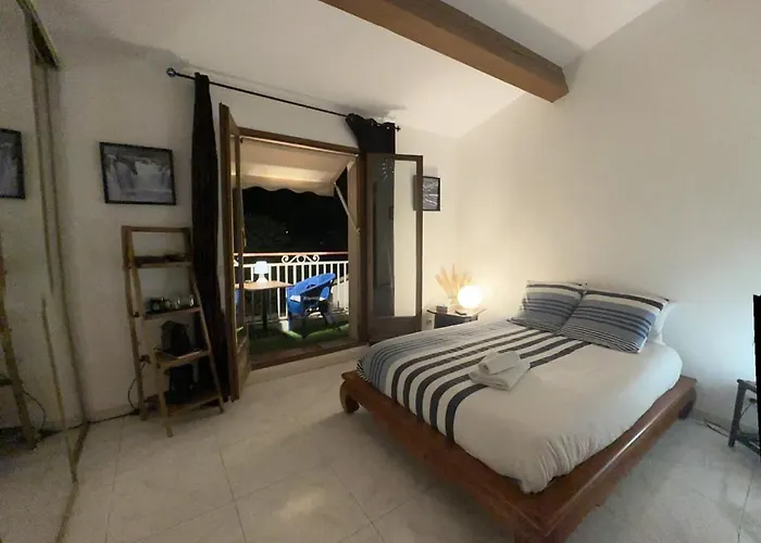 Chambre Privee Avec Salle D\'Eau Et Terrasse Au Calme