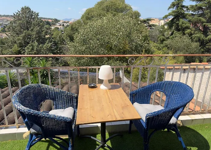 Chambre Privee Avec Salle D\'Eau Et Terrasse Au Calme