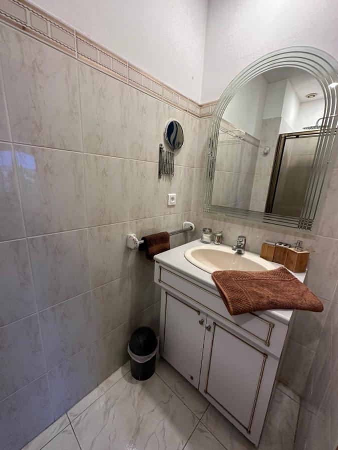 Quarto em Acomodações Particulares Privee Avec Salle D'eau Et Terrasse Au Calme