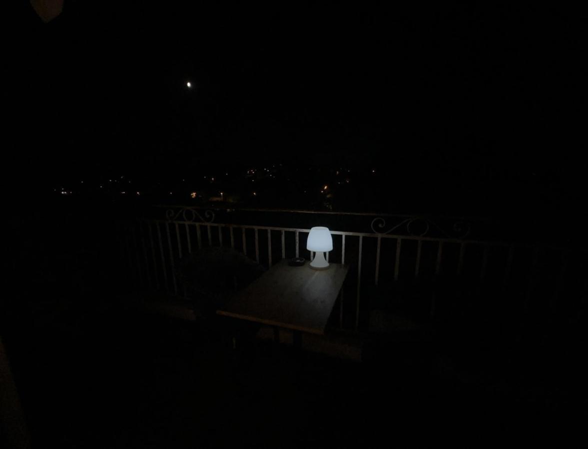 Privee Avec Salle D'eau Et Terrasse Au Calme Séjour chez l'habitant Le Cannet
